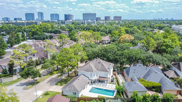 $935,000 | 502 Lee Shore Lane, Houston, TX 77079