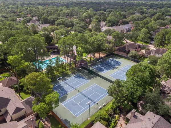 $935,000 | 502 Lee Shore Lane, Houston, TX 77079