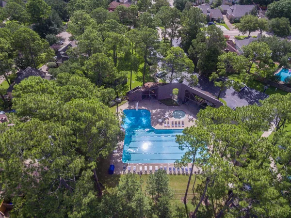 $935,000 | 502 Lee Shore Lane, Houston, TX 77079