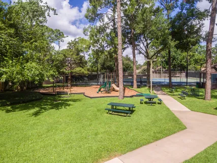 $935,000 | 502 Lee Shore Lane, Houston, TX 77079