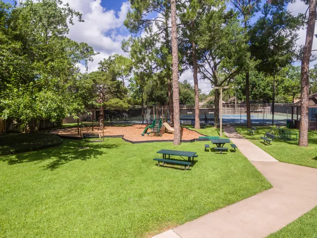 $935,000 | 502 Lee Shore Lane, Houston, TX 77079