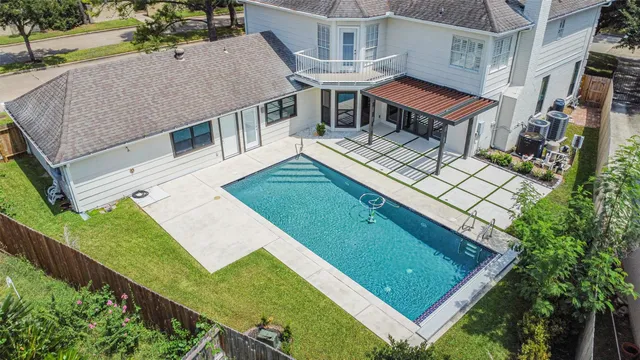 $935,000 | 502 Lee Shore Lane, Houston, TX 77079