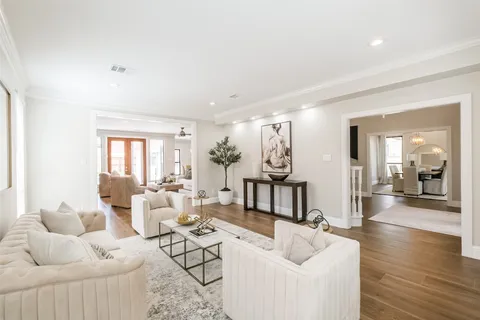 $950,000 | 502 Lee Shore Lane, Houston, TX 77079