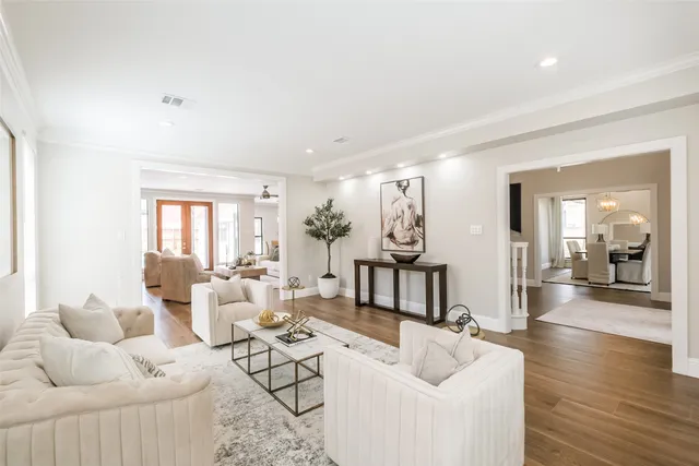 $935,000 | 502 Lee Shore Lane, Houston, TX 77079