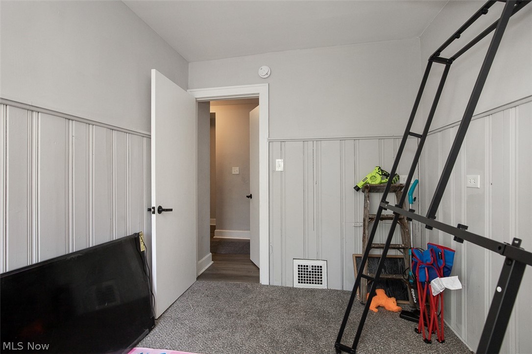 982 Roanoke Road Cleveland Heights, OH 44121 - Photo 19 of 33 Bedroom with carpet.