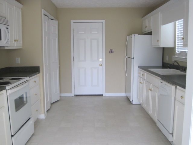 2908 Silverleaf Circle Loris, SC 29569 - Photo 4 of 15 Gallery Image 4