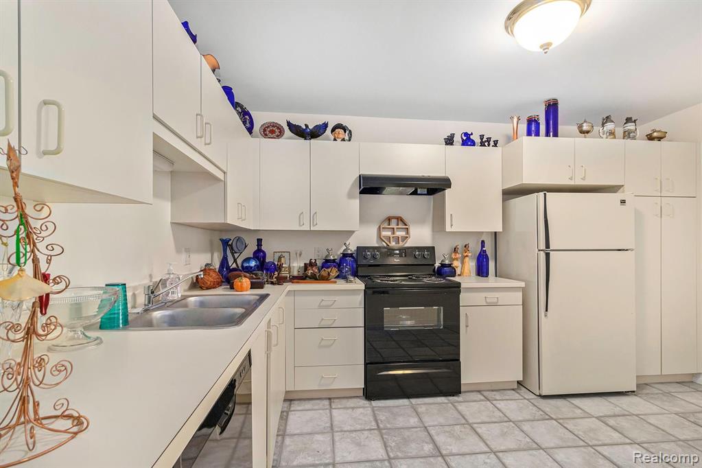 30414 Orchard Lake Road, Unit 25 Farmington Hills, MI 48334 - Photo 5 of 25
