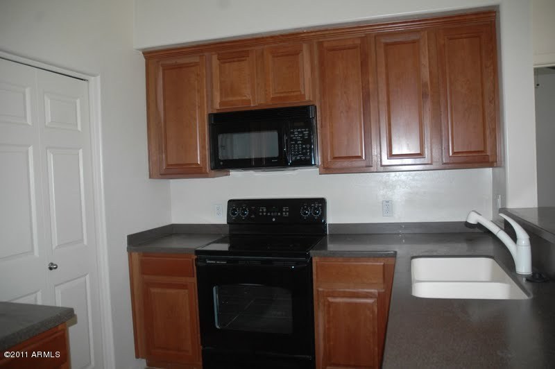 3330 South Gilbert Road, Unit 1039 Chandler, AZ 85286 - Photo 2 of 5 Kitchen