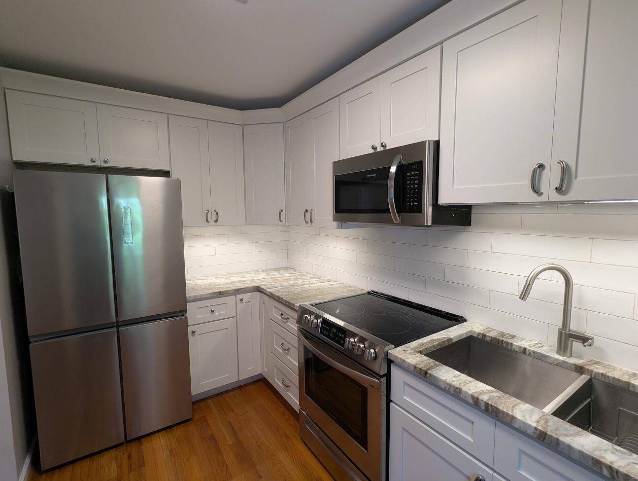 21 Hester Street, Unit 8 Charleston, SC 29403 - Photo 8 of 64 Large fridge conveys