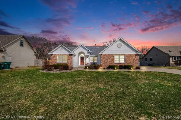 $370,000 | 223 Primrose Lane, Flushing, MI 48433