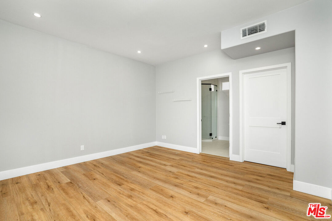 5923 Etiwanda Avenue, Unit 106 Tarzana, CA 91356 - Photo 22 of 27 a view of empty room