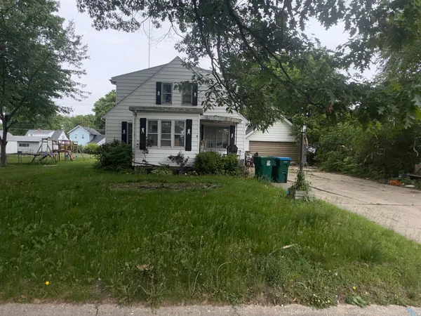 $109,900 | 609 East 5th Street, Rock Falls, IL 61071