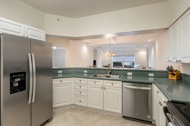 $4,000 | 125 Pulsipher Avenue, Unit 402, Cocoa Beach, FL 32931