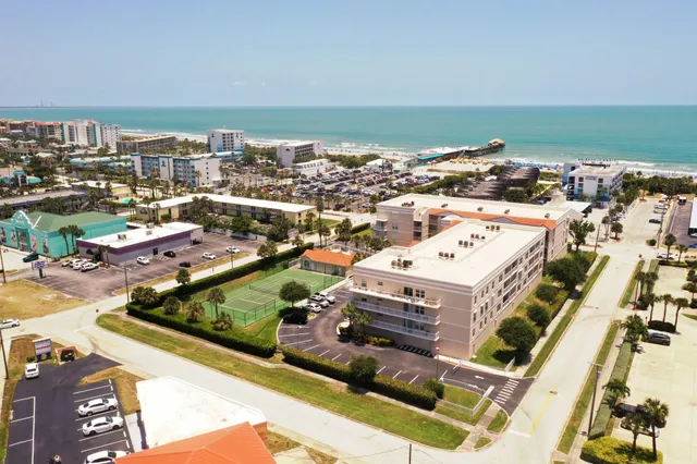 $4,000 | 125 Pulsipher Avenue, Unit 402, Cocoa Beach, FL 32931