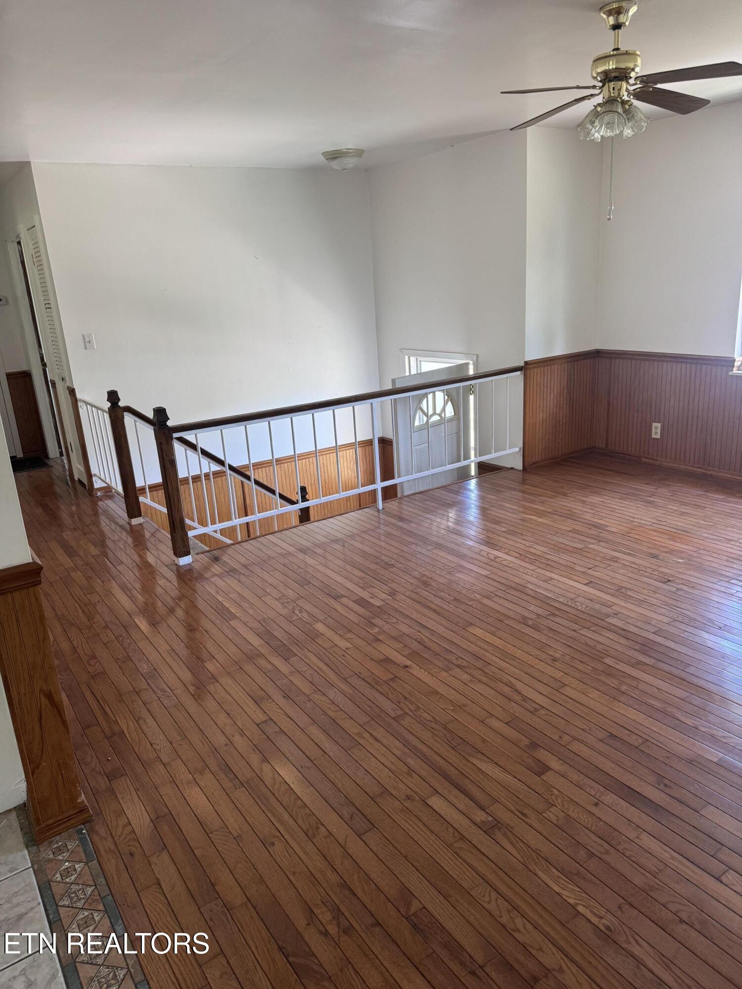 520 Crystal Springs Road Madisonville, TN 37354 - Photo 3 of 11 Living Room