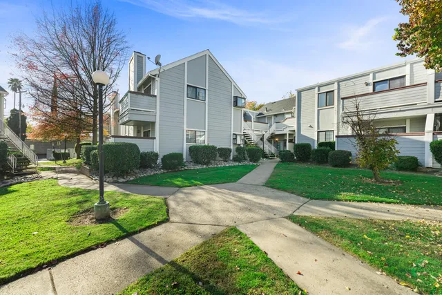 $315,000 | 7401 Auburn Oaks Court, Unit M, Citrus Heights, CA 95621