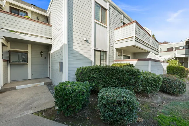 $315,000 | 7401 Auburn Oaks Court, Unit M, Citrus Heights, CA 95621