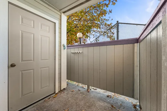 $315,000 | 7401 Auburn Oaks Court, Unit M, Citrus Heights, CA 95621