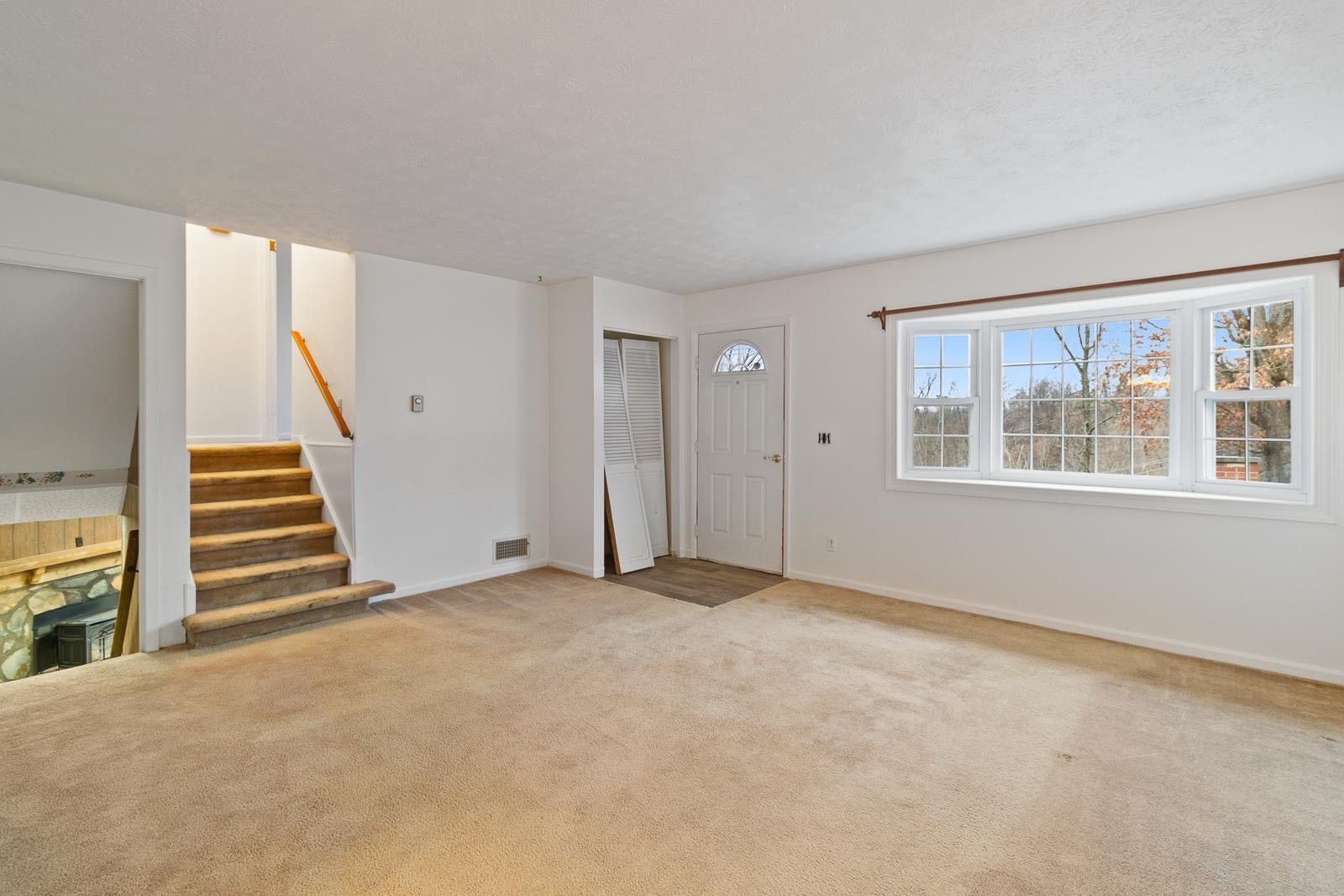 204 Morrow Road Huntington, WV 25701 - Photo 4 of 26 Gallery Image 4