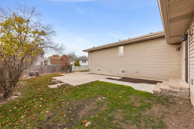 a view of back yard of the house