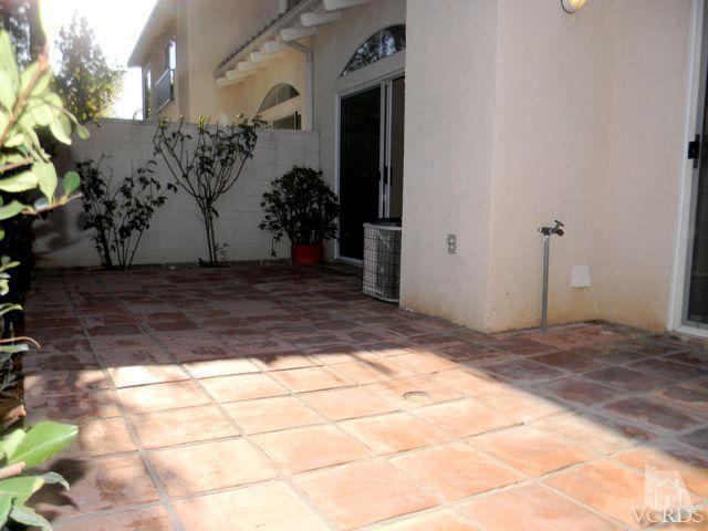 11525 Treeview Court Moorpark, CA 93021 - Photo 9 of 17 a view of a backyard of the house
