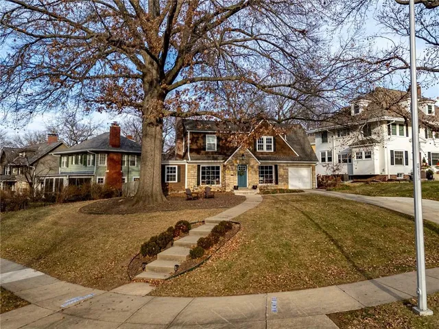 $695,000 | 100 Morningside Drive, Kansas City, MO 64113