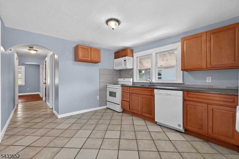 1231 Union Street Linden, NJ 07036 - Photo 15 of 32