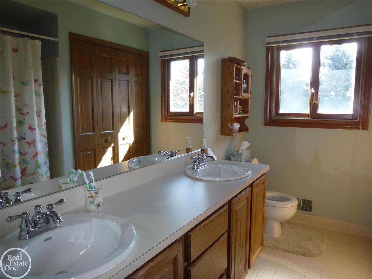 539 Shellbourne Drive Rochester Hills, MI 48309 - Photo 36 of 37