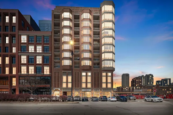 $398,750 | 720 West Randolph Street, Unit 905, Chicago, IL 60661