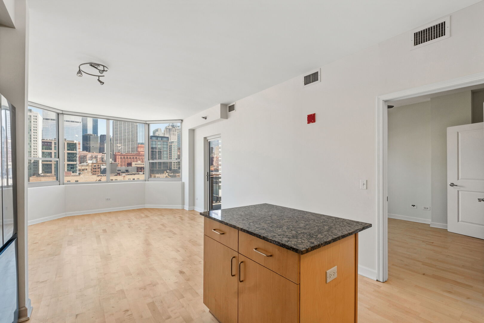 720 West Randolph Street, Unit 905 Chicago, IL 60661 - Photo 8 of 30 a kitchen with granite countertop a stove and a refrigerator
