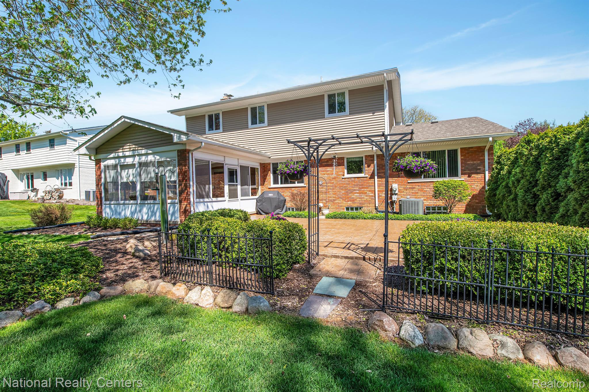 855 Bridgestone Drive Rochester, MI 48309 - Photo 8 of 41 Gallery Image 8