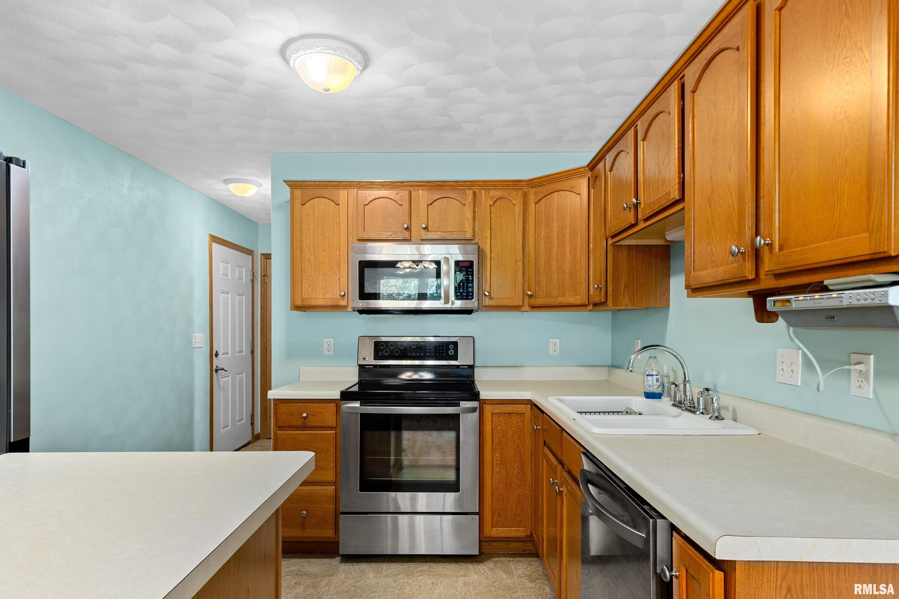 1126 North Main Street Washington, IL 61571 - Photo 11 of 24
