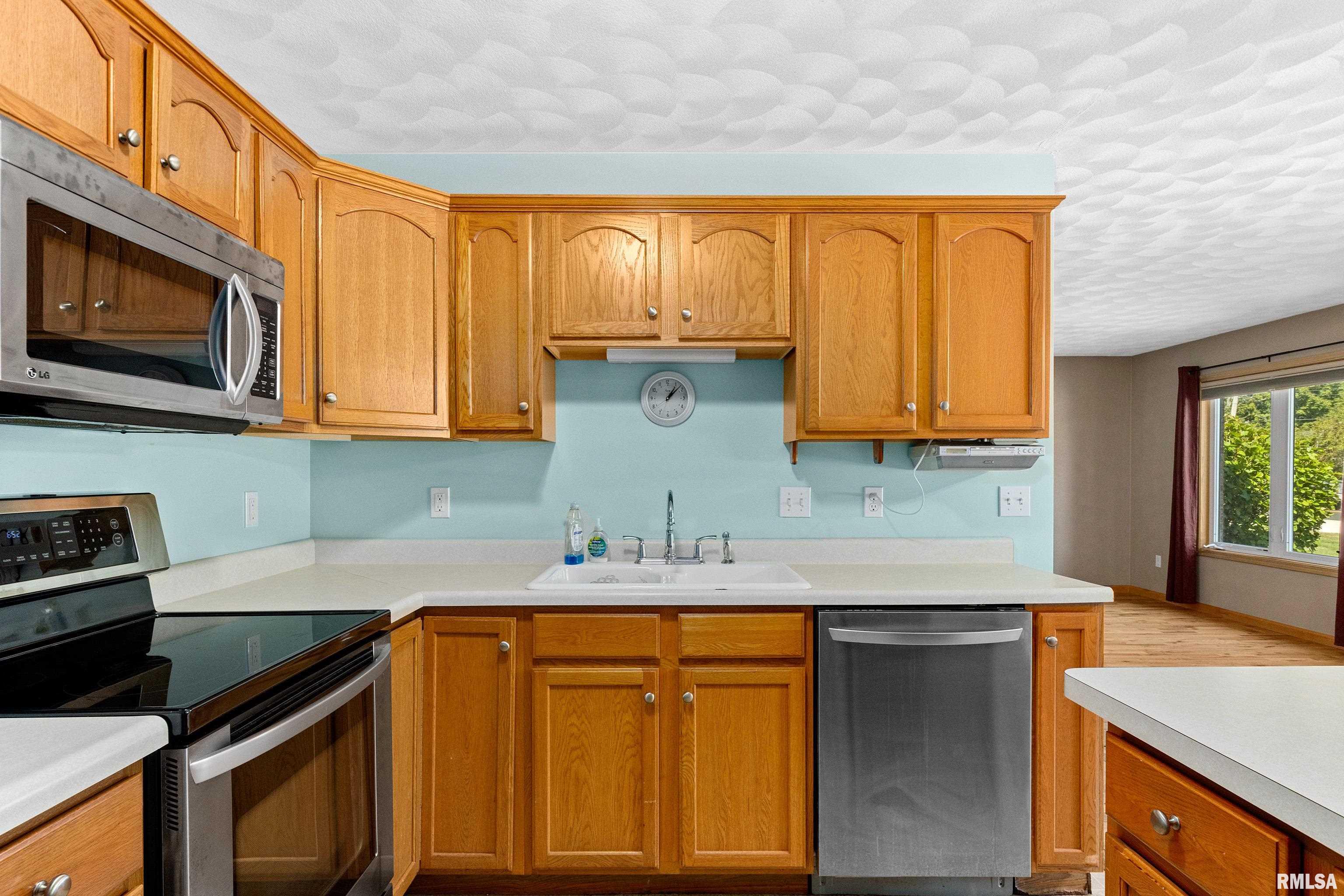 1126 North Main Street Washington, IL 61571 - Photo 13 of 24