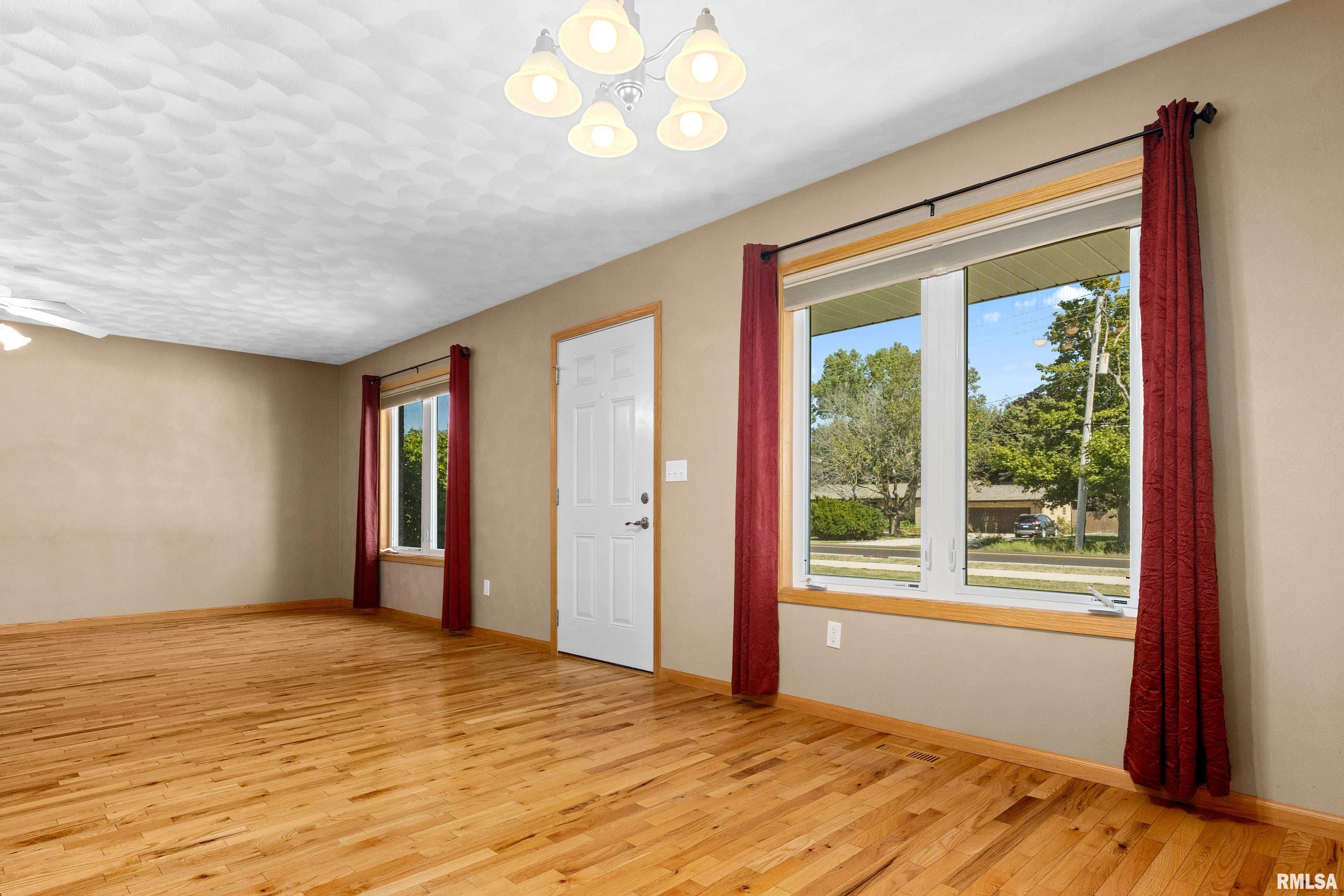 1126 North Main Street Washington, IL 61571 - Photo 9 of 24