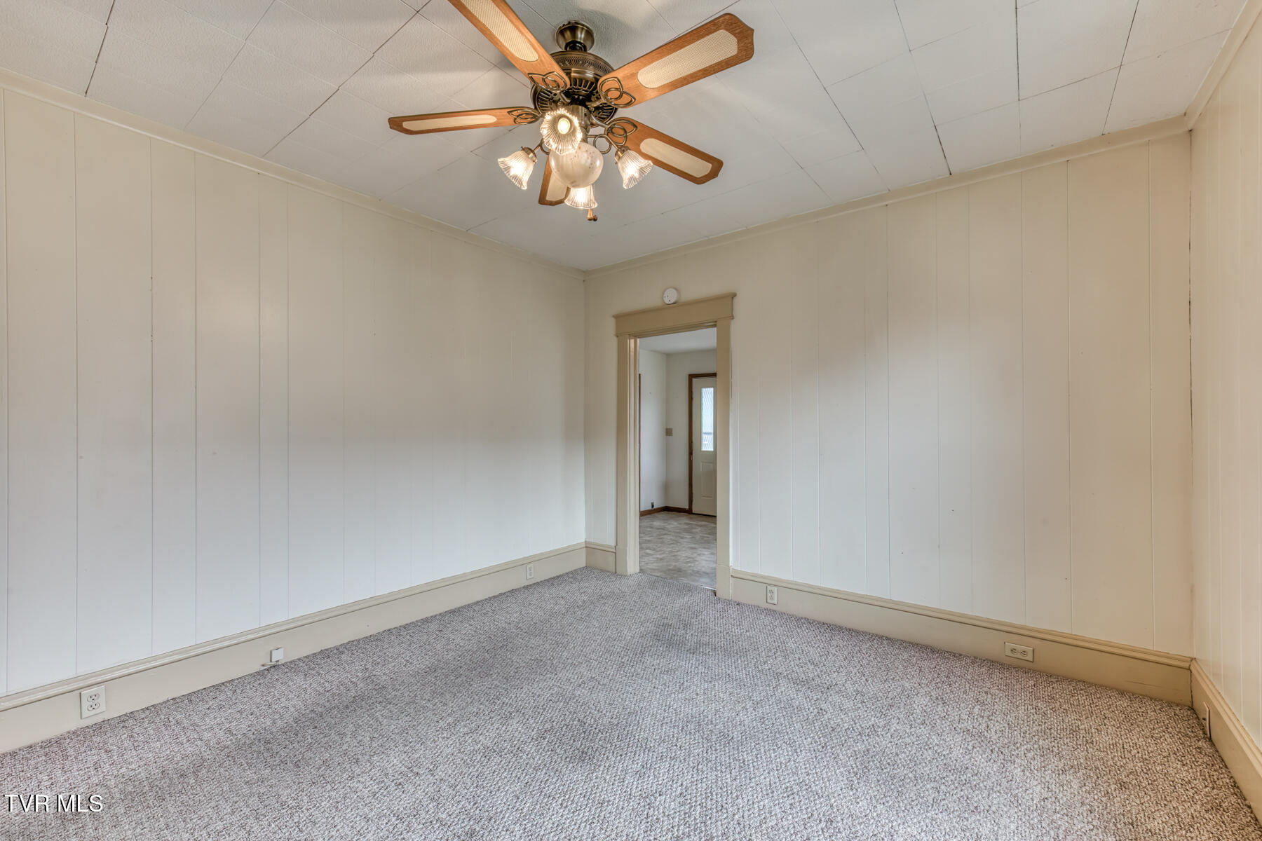 708 North Main Avenue Erwin, TN 37650 - Photo 12 of 28 708 N Main Ave-9