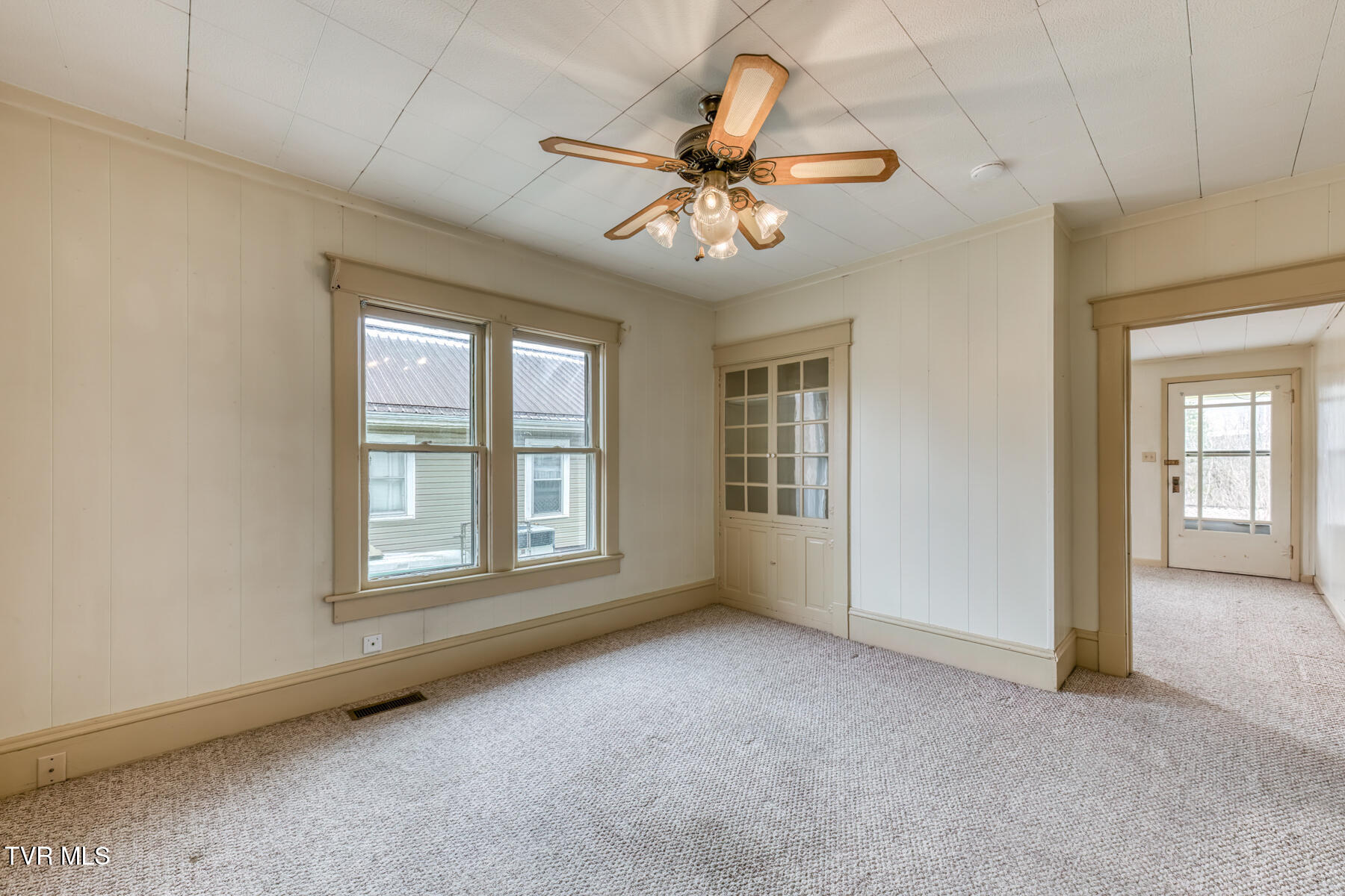 708 North Main Avenue Erwin, TN 37650 - Photo 13 of 28 708 N Main Ave-8