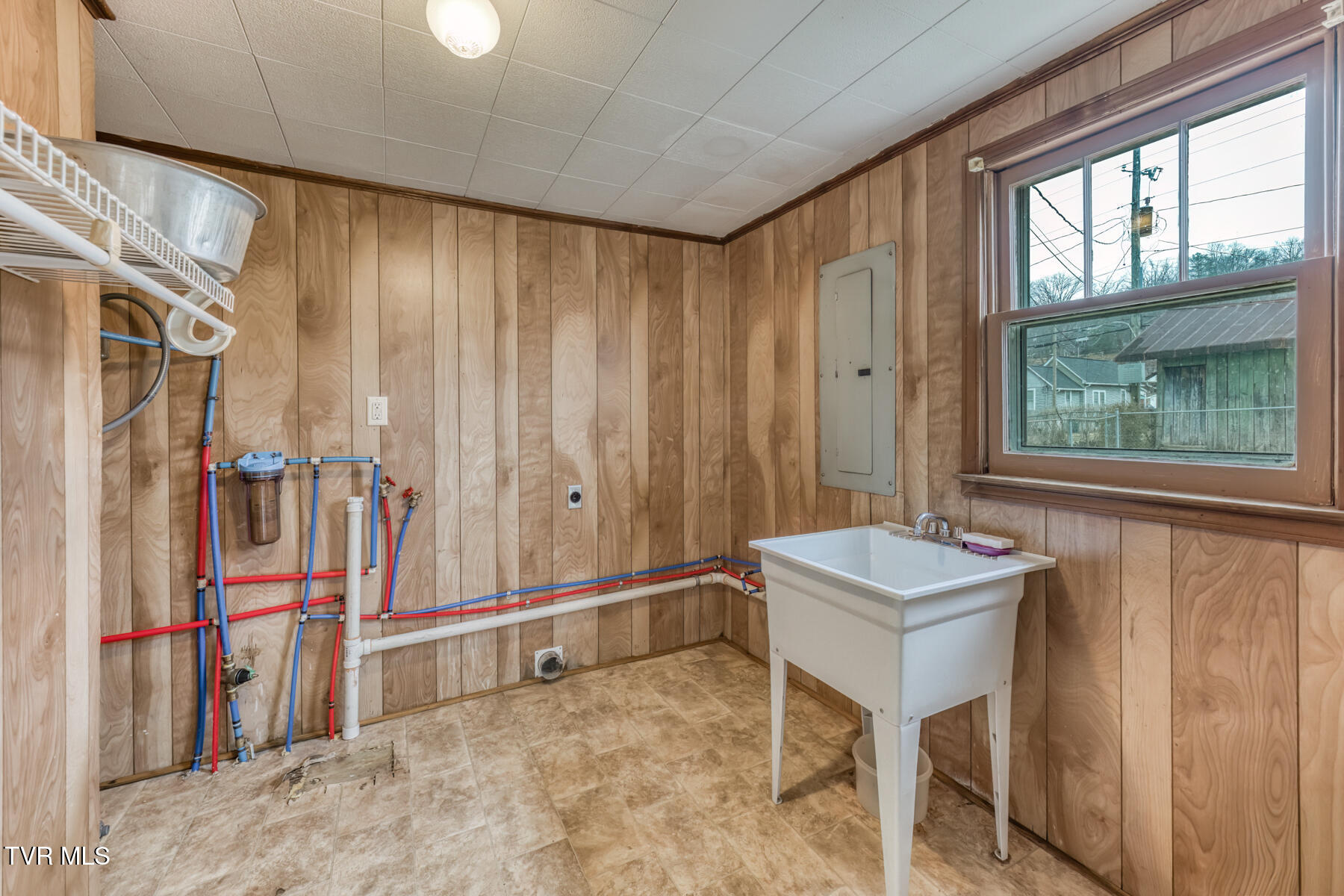 708 North Main Avenue Erwin, TN 37650 - Photo 23 of 28 708 N Main Ave-19