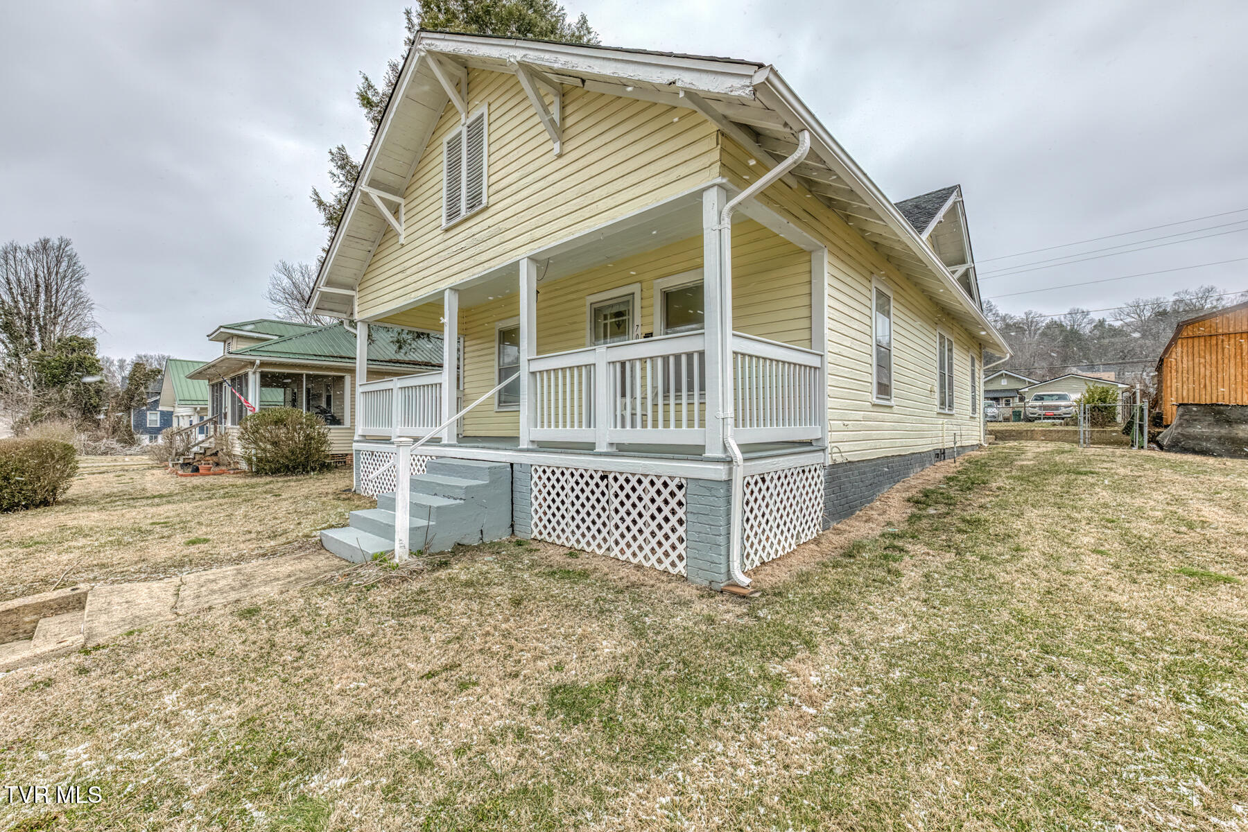 708 North Main Avenue Erwin, TN 37650 - Photo 4 of 28 708 N Main Ave-21