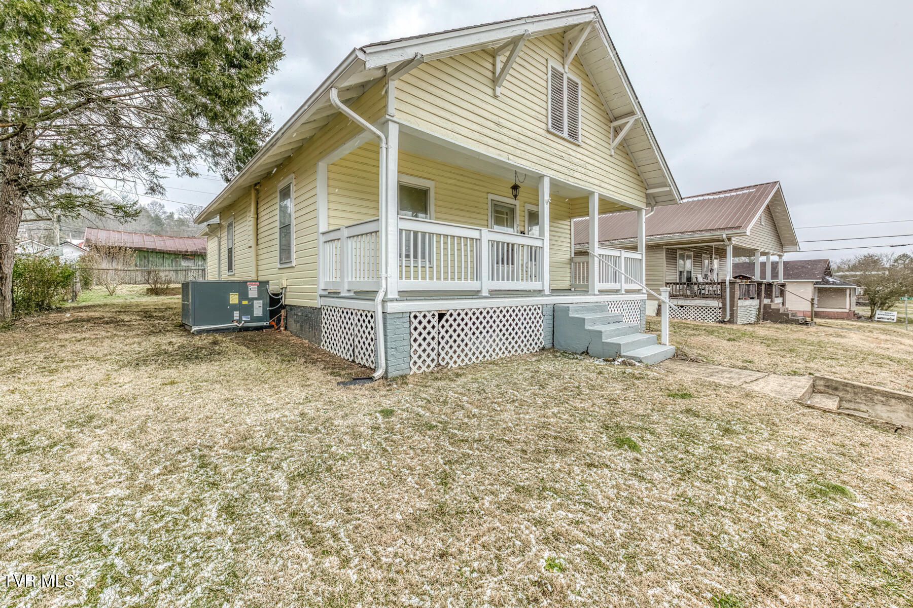 708 North Main Avenue Erwin, TN 37650 - Photo 5 of 28 708 N Main Ave-22