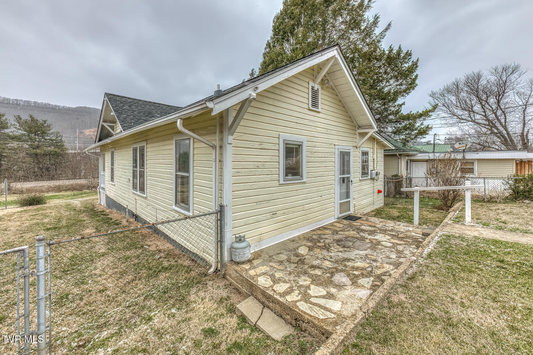 708 North Main Avenue Erwin, TN 37650 - Photo 7 of 28 708 N Main Ave-26