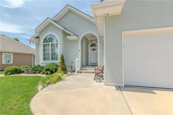 $410,000 | 22604 Vincent Street, Peculiar, MO 64078