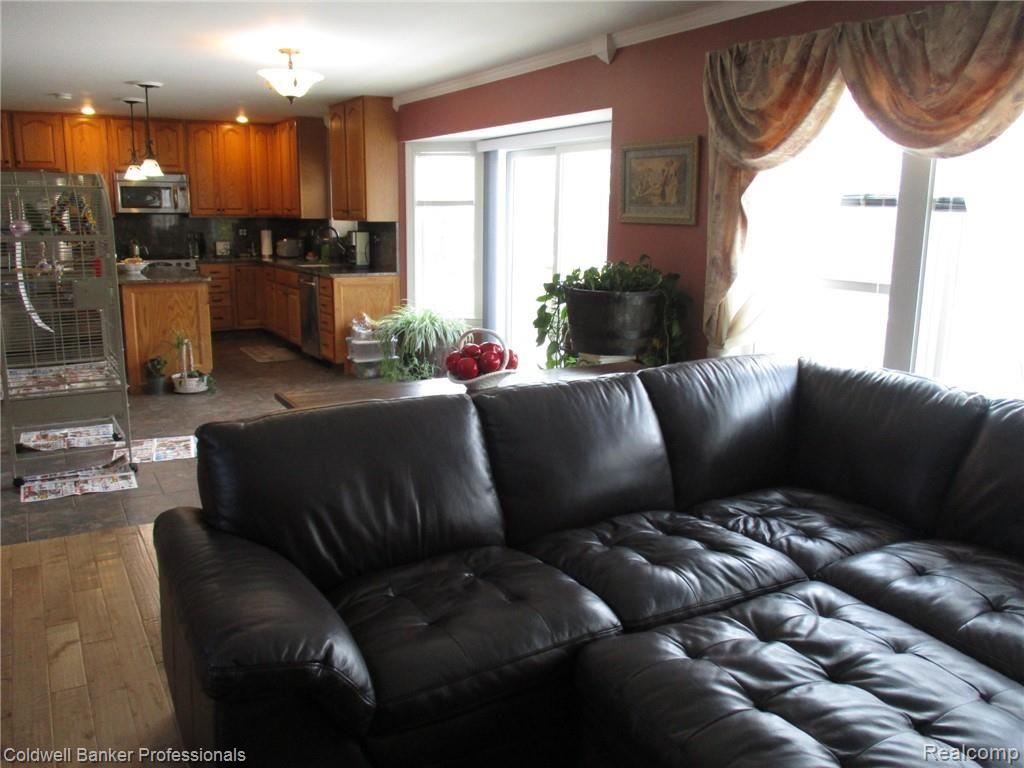 8926 South Durand Road Durand, MI 48429 - Photo 13 of 67 13 LV RM.JPG