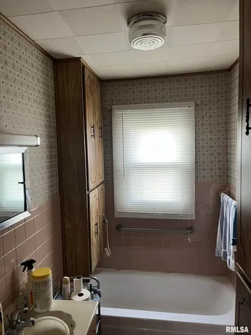 $71,050 | 517 West Barnett Street, Harrisburg, IL 62946