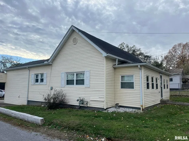 $71,050 | 517 West Barnett Street, Harrisburg, IL 62946