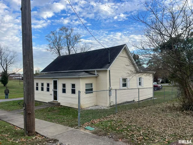 $71,050 | 517 West Barnett Street, Harrisburg, IL 62946