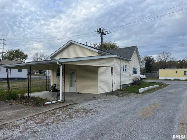 $71,050 | 517 West Barnett Street, Harrisburg, IL 62946