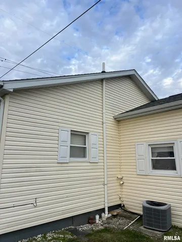 $71,050 | 517 West Barnett Street, Harrisburg, IL 62946