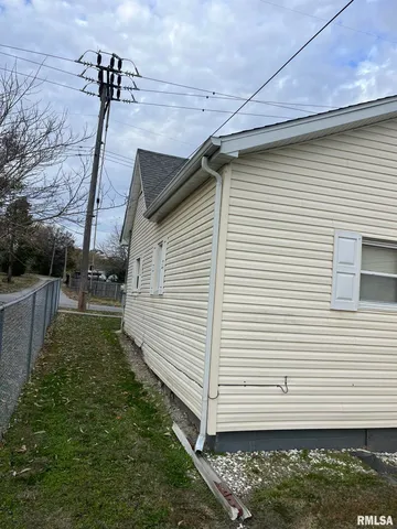 $71,050 | 517 West Barnett Street, Harrisburg, IL 62946