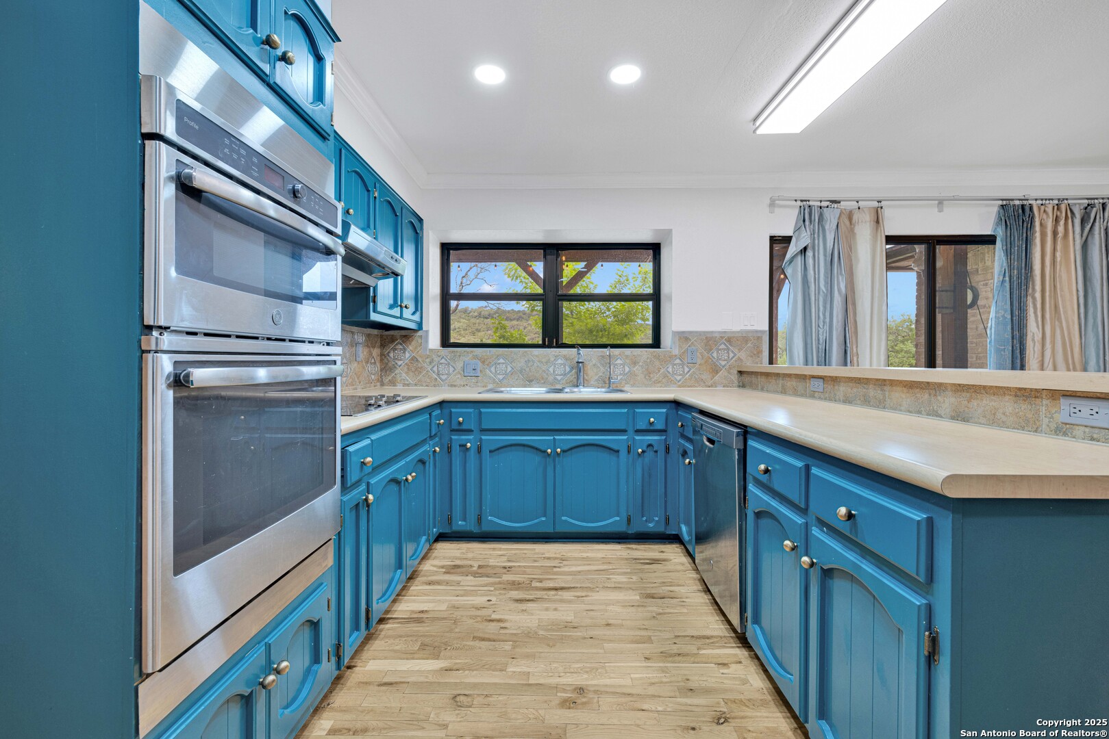 11361 Moonsail Helotes, TX 78023 - Photo 12 of 27 a kitchen with stainless steel appliances granite countertop a refrigerator and a sink