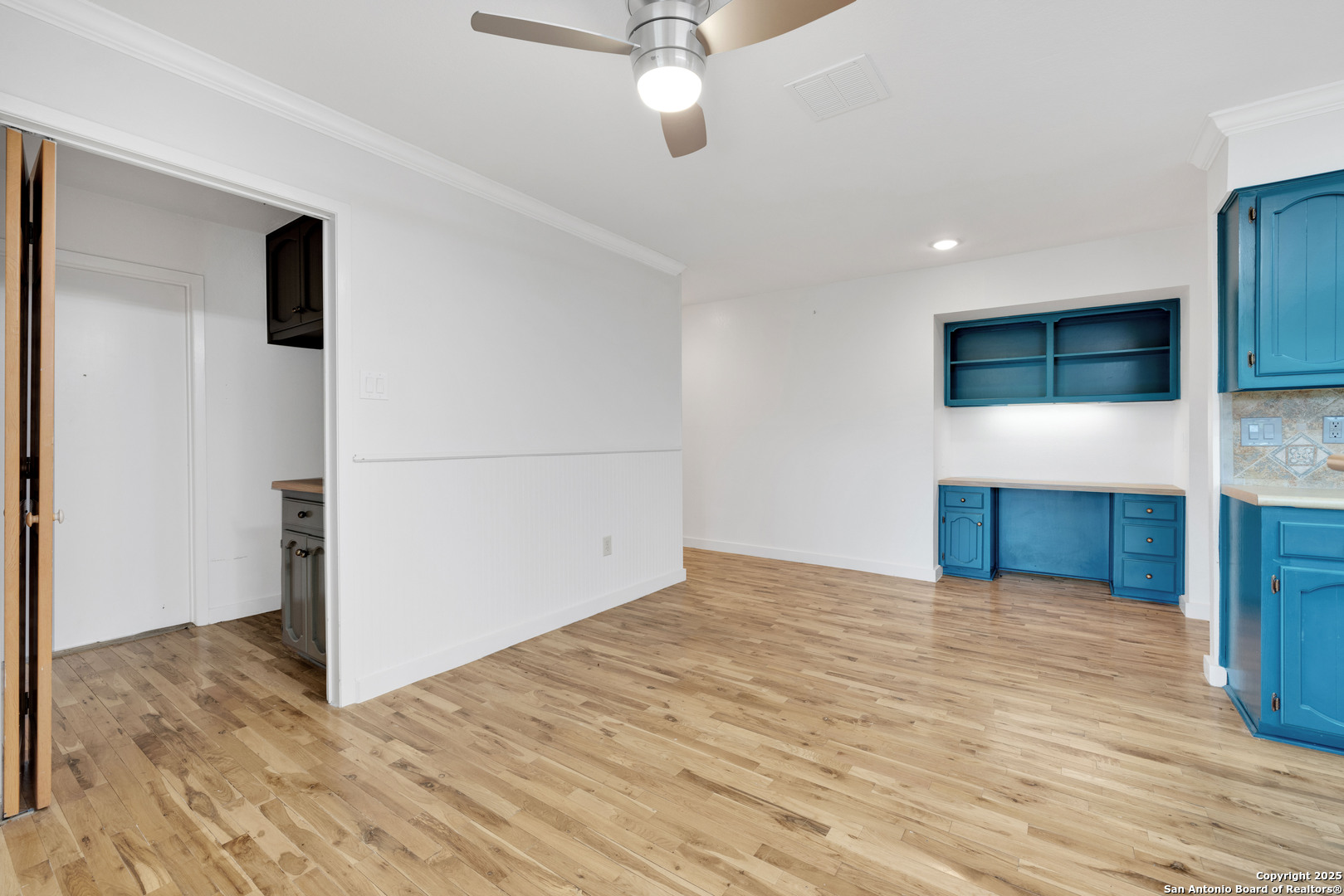 11361 Moonsail Helotes, TX 78023 - Photo 15 of 27 a view of a livingroom with an empty space and a kitchen space
